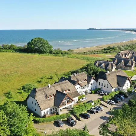 Apartment Strandhaus Monchgut: Beachfront Retreat With Access Lobbe